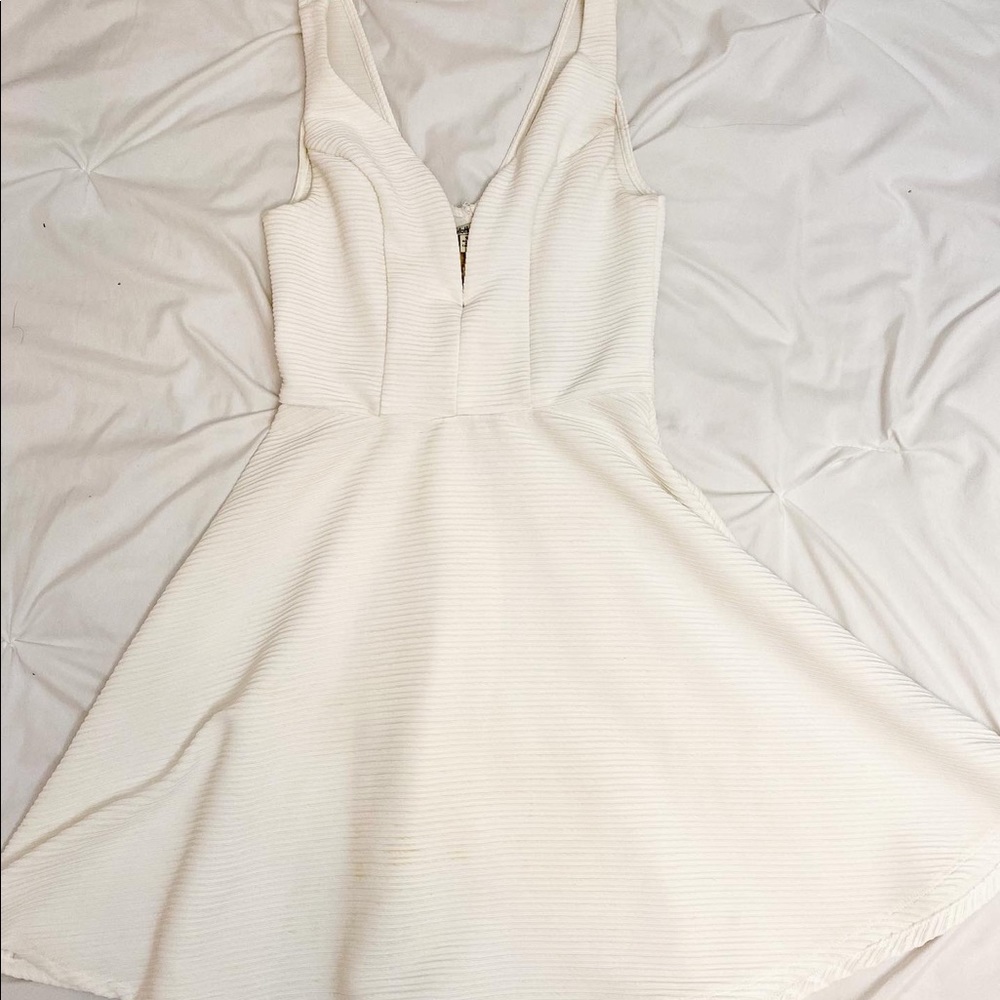 WHITE DRESS - Picture 2 of 5